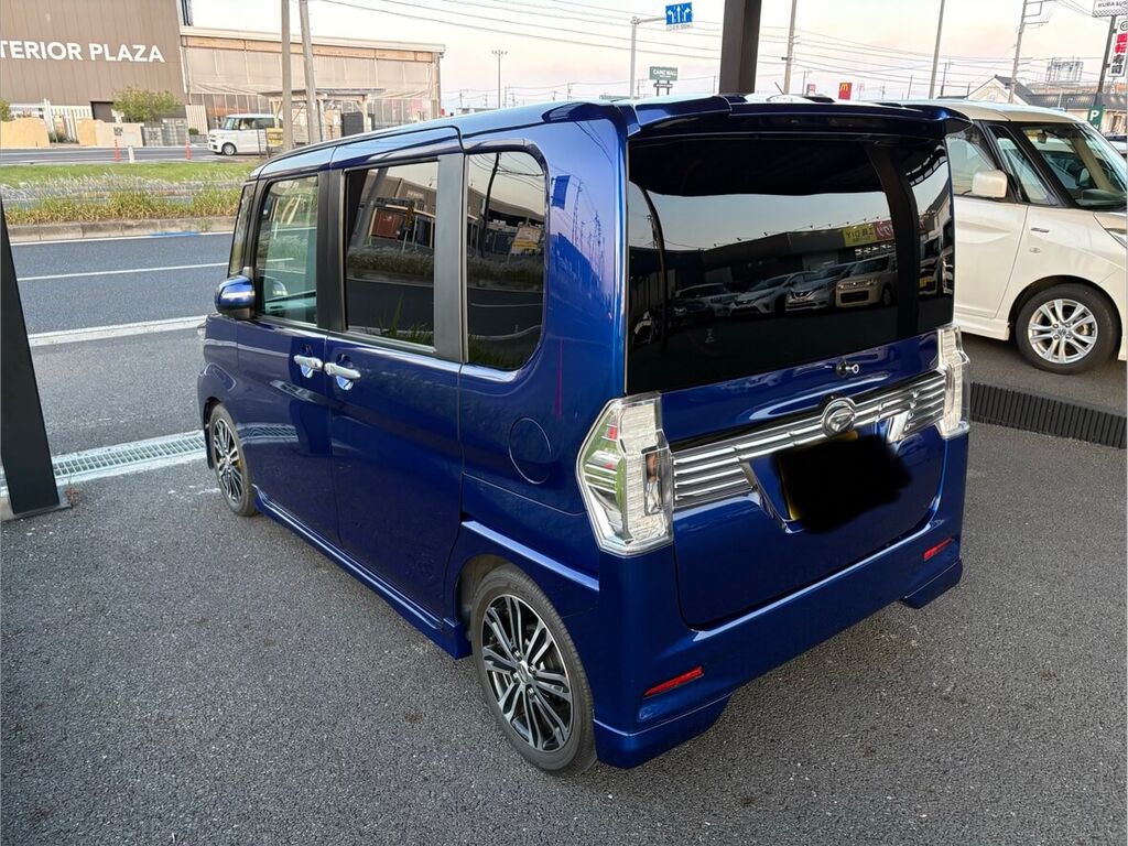 ダイハツ タント カスタム リア
