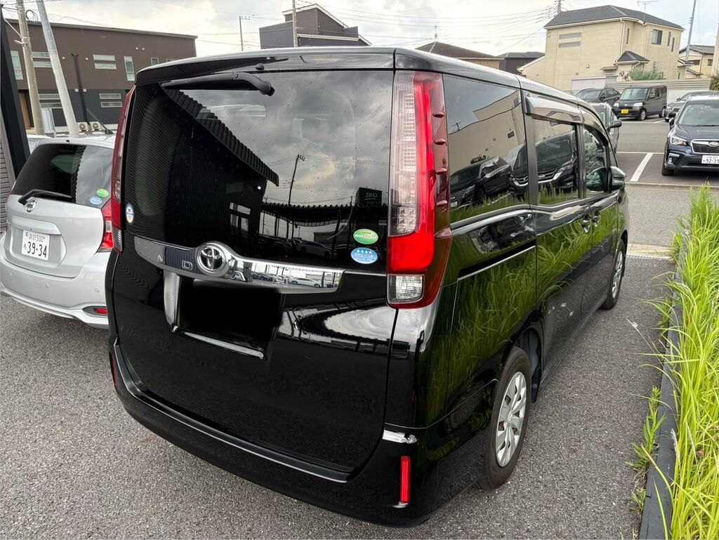 トヨタ ノア リア