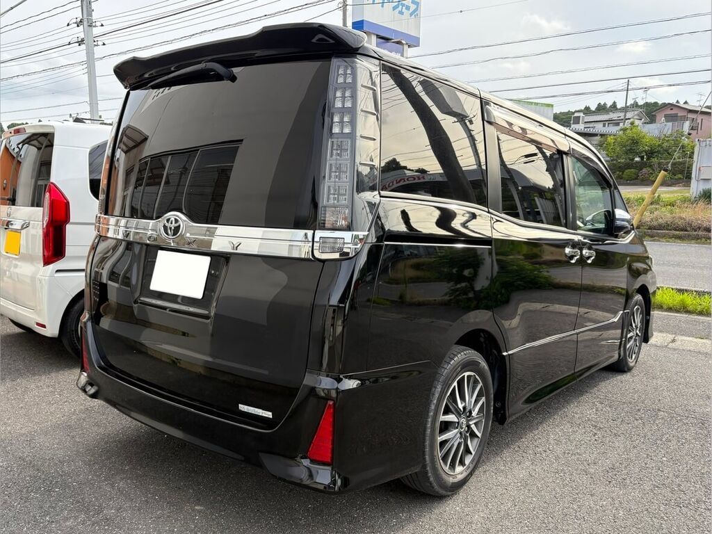 トヨタ ヴォクシー サイドビュー