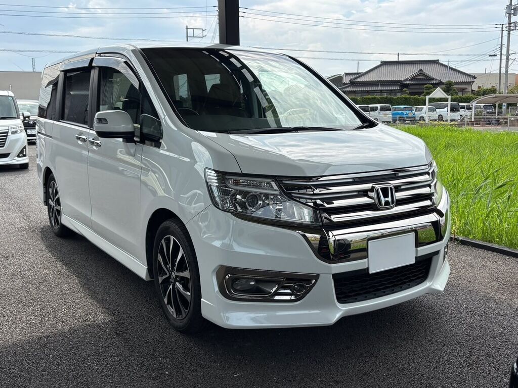 ホンダ ステップワゴン スパーダ ホワイトパール 正面