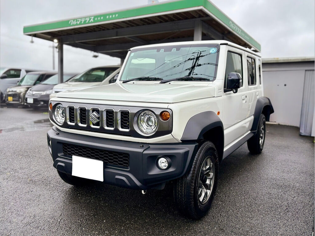 納車されたスズキ ジムニー ノマド（ピュアホワイトパール）のフロントビュー