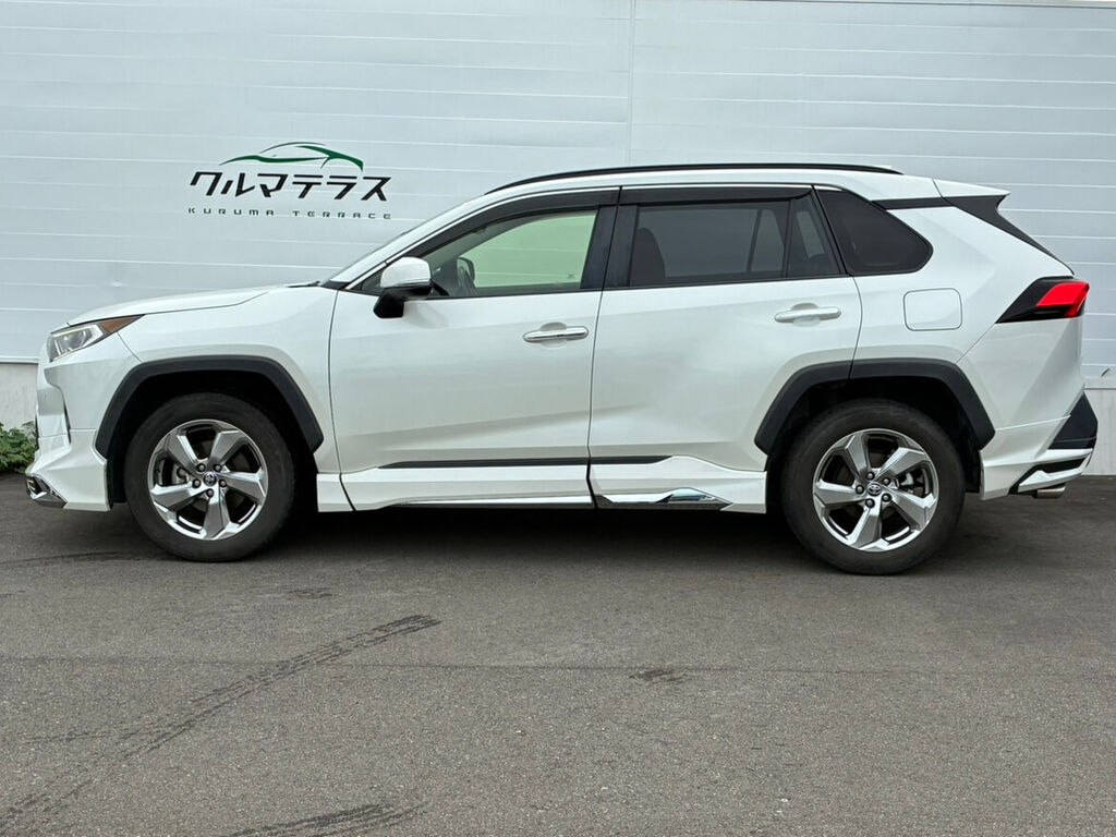 トヨタ RAV4 ハイブリッド 側面。ルーフレールと大径アルミホイール